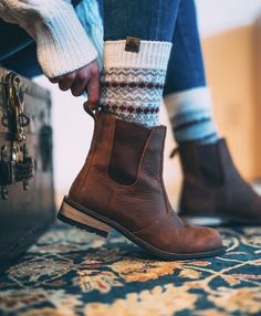 Kodiak Boots, Boots And Socks, Converse Outfits, Style Converse, Dr Shoes, Estilo Hippie, Chelsea Boots Women, Combat Boot, Boots Women Fashion