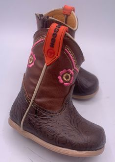 Boots for babies, handmade with real leather Cute Leather Boots For Fall, Western Style Brown Leather Booties, Adjustable Leather Boots With Round Toe, Brown Leather Western Booties, Adjustable Brown Boots With Round Toe, Cute Leather Closed Toe Boots, Brown Adjustable Round Toe Boots, Cute Pink Leather Boots, Brown Booties With Soft Sole For Fall