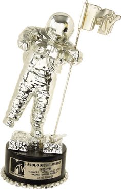 an astronaut statue holding a flag on top of a black and white base with the words virto music awards written below it