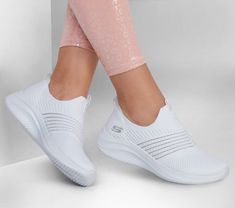 Step in flexible comfort and athletic style with Skechers Ultra Flex 3.0 - Classy Charm. This Stretch Fit® slip-on features an engineered knit upper with a Skechers Air-Cooled Memory Foam® insole. Skechers Outfit Woman, Skechers Outfit, White Skechers, Skechers Slip On, Tenis Nike, Athletic Style, Wide Shoes, Skechers Women, 4 Inch Heels