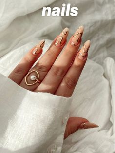 Gold Liner Nail Art, Bold Wedding Nails, Gold Detail Nails, Metallic Nails Design, Gold Chrome Nails, Holloween Nails, Golden Nails