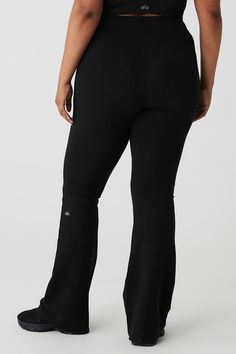 With all the makings of a perfect chill pant, the Sway Bootcut Sweatpant elevates any lounge look with tailored lines and an elongating boot cut. The buttery-soft, cotton modal fabric moves with you while an external drawcord and a sweetheart back yoke lend a lifted look. Sporty Black Alo Yoga Bottoms, Alo Yoga Accolade Sweatpants, Alo Yoga Black Full Length Pants, Black 4-way Stretch Alo Yoga Bottoms, Black Compressive Alo Yoga Leggings, Boot Cut Leggings, Lounge Looks, Modal Fabric, Alo Yoga