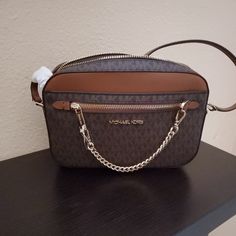 Michael Kors, Brown Acorn Color, Zip Closure, Pvc, Medium Size 9.56.52 Purse Essentials, Michael Kors Crossbody Bag, Key Wallet, Leather Duffle, Michael Kors Crossbody, Chain Crossbody Bag, Brown Bags, Pink Logo, Purses Michael Kors