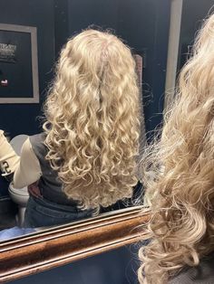 Annabeth Chase - Percy Jackson and the Olympians Braid Hairstyles For Long Hair, Long Blonde Curly Hair, Rita Skeeter, Blonde Wavy Hair, Blonde Curly Hair, Hairstyles For Girls, Blonde Curls, Blonde Hair Inspiration, Curly Hair Inspiration