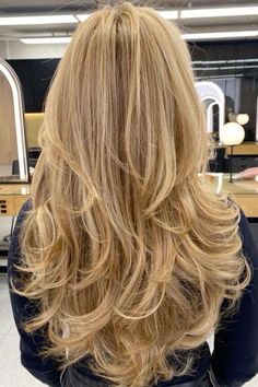 Warm Blonde With Highlights, Big Layered Hair, Long Layered Hair Blonde, Honey Blonde With Highlights, Half Highlights, Back Layers, Blonde Layered Hair, Perfect Blonde Hair, Summer Blonde Hair