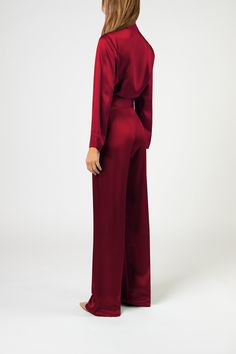 Silk satin wide leg pant with front hook and zipper closure. Featuring front pleats and side pockets. Made in USA Composition: 100% silk Kimono Blouse, Plunge Neckline, Wide Leg Pant, Silk Charmeuse, Sangria, Plunging Neckline, Silk Satin, Pure Silk, Wide Leg Pants