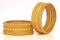 Dazzle in these gorgeous gold bangles. Just what I want for Christmas. Ladies Bangles, Gold Jewelry Outfits, Jewelry Advice, Types Of Jewelry, Wedding Jewellery Collection, Jewelry Brands, Jewelry Bracelets Gold