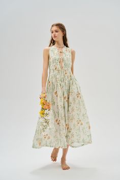 Wear this enchanting dress and stroll through a dreamy garden of fluttering butterflies and blooming flowers~. It is a masterpiece of romantic design. Delicate pleats add a touch of elegance and movement to the piece, creating a magical feel. The lace ruffle detail adds an extra sweet touch to the overall look. The colourful orange flowers and green leaves in a chic patchwork effect sway with your steps, bringing a warm and vibrant charm to the dress, perfect for a garden party. 【Fabric】 100% li Botanical Dress, Enchanting Dress, Dreamy Garden, Fluttering Butterflies, Fairycore Dress, White Linen Dresses, Dress Cottagecore, Shirred Dress, Cottagecore Dress