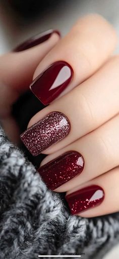 Best Nail Art Designs 2024, Fall Nail Colors With Glitter, Fall To Christmas Transition Nails, Dip Powder Fall Nails Ideas, Fall To Christmas Nails, Magnetic Nail Polish Ideas, Christmas Nail Dip Ideas, Fall And Christmas Nails, Short Burgundy Nails With Design