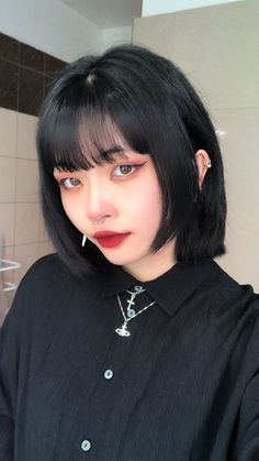 Short Hime Haircut With Bangs, Hime Cut Short Hair With Bangs, Hime Layer Short Hair, Short Straight Black Hair With Bangs, Hime Haircut Short Hair, Hime Bangs Short Hair, Himecut Short Hair, Hime Haircut Short, Short Hime Haircut