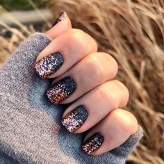 Vegas Dip Nails, Black Rose Gold Nails, Nails For Vegas, Pedicure Ideas, Rose Gold Nails, Disney Photos