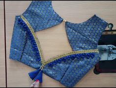 Blouse Back Thread Designs, Fancy Blouse Designs Boat Neck, Simple Blouse Neck Designs, Blouse Designs Boat Neck, Basic Blouse Designs, Dress Saree, Cutwork Blouse