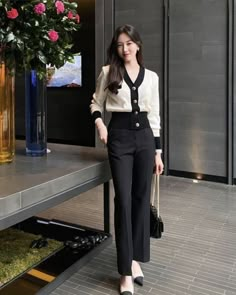 Smart Casual Women Outfits, Outfit Elegant, Outfit Korean Style, Aesthetic Korean, Fashion Top Outfits, Everyday Fashion Outfits, Classy Work Outfits