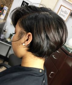 Side-Parted Pixie Bob for Black Women Curled Bob Hairstyle, Edgy Bob Hairstyles, Weave Bob Hairstyles, Short Black Haircuts, Short Layered Bob Hairstyles, Short Wavy Bob