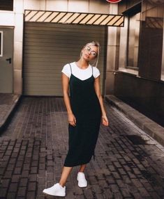 Sweatpants Outfit, Outfits 90s, Black Dress Outfits, Outfit Trends, Summer Diy, Summer Fashion Outfits, Casual Summer Outfits