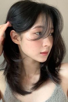 Tulpen Arrangements, Bangs Inspo, Shoulder Length Layered Hair, Wolf Hair, Korean Hairstyles, Korean Hair Color, Asian Haircut, Korean Short Hair