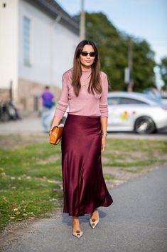 Burgundy Outfit, Silk Midi Skirt, Midi Skirt Outfit, Maxi Rok