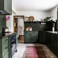 Green Cabinets Black Countertop, Fey Court, Green Cabinet, Green Kitchens, Moody Kitchen, 2024 Kitchen, Transitional Decor Living Room, Black Countertops