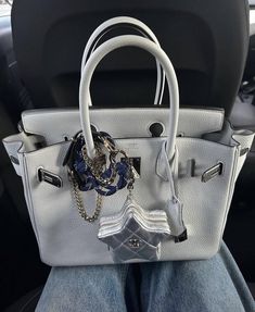 White Birkin, It Girl Style, Modern Chic Fashion, Emili Sindlev, Birkin Bags, White Purse, Women's Bags By Style, Statement Bag