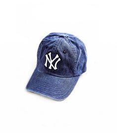 MLB Baseball Hat Models Off Duty Style, It Girls, Girls Love, Models Off Duty, The Unexpected, Mlb Baseball, Off Duty, Who What Wear