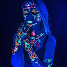 Glow Party Body Art, Black Light Face Paint Ideas, Glow Party Makeup, Diy Neon Party, Pintura Facial Neon, Glow Face Paint, Black Light Makeup, Neon Face Paint, Uv Makeup