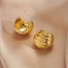 Brand New Women's Wavy Shell Gold Earrings Genuine 14k Yellow Gold Plated 925 Sterling Silver (Stamped) Measurements: .8" Tall .6" Across Comfortable & Lightweight Retail Price $295 Buy With Confidence From A Top Rated Seller With A 99%+ Feedback Rating! A0099 (Id-776) Silver Polished Gold-plated Hoop Earrings, Shiny Finish Earrings For Gift, Shiny Finish Earrings Perfect As A Gift, Sterling Silver Earrings With Shiny Finish As Gift, Hammered Silver Gold-plated Earrings, Lava Earrings, Senior Fashion, Jewelry Product Shots, Simple Accessories