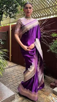 Violet Saree, Blouse Design Ideas, Wedding Outfits For Women, Aditi Rao Hydari, Dresses For Men, Indian Sari Dress, Aditi Rao, Indian Bride Outfits, Fashionable Saree Blouse Designs