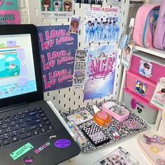 Desk˖♡Inspº Y2k Desk, Skadis Pegboard, Pretty Desks, Army Room Decor, Stickers Kpop