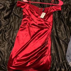 Brand New With Tags Red Satin Mini Dress For Homecoming, Red Satin Mini Dress For Party Season, Windsor Dresses Homecoming, Magenta Prom Dress, Cream Prom Dress, White And Silver Dress, Satin Mermaid Dress, Blue Ball Gowns, Blue Homecoming Dresses