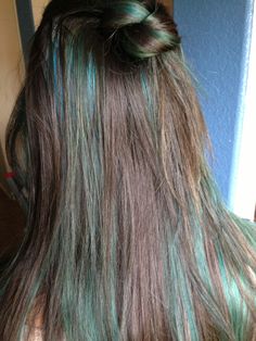 Aqua Blue Hair Highlights, Aqua Hair Color Highlights, Blue Hidden Highlights, Brown Hair With Aqua Highlights, Aquamarine Highlights Brown Hair, Mermaid Highlights Brunette, Brown And Aqua Aesthetic, Light Brown Hair With Teal Highlights, Brown And Aqua Hair