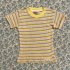 Yellow Fitted Retro T-shirt, Fitted Yellow Retro T-shirt, Vintage Striped Fitted Tops, Vintage Fitted Striped Tops, Retro Mustard Cotton Top, Yellow Cute Outfits, 60s Tops, Yellow Shirt Outfit, Striped Top Outfit