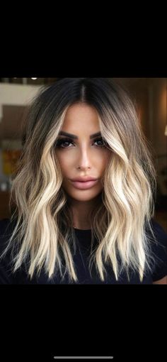 Brown Roots Blonde Hair Medium Length, Blonde Balayage Medium Hair Mid Length, Dark Brown Roots With Blonde Balayage, Hi Contrast Balayage, Color Melt Brown To Blonde, Shadow Root Blonde Balayage Fall, Fall Shadow Root Blonde, Balayage Hair Shadow Root, Blonde Balayage Fall 2023