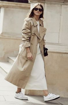 Beige Trench Coat Outfit, Trent Coat, Trench Coat Street Style, Looks Adidas, Stylish Spring Outfit, Style Parisienne, Beige Trench Coat, Coat Street Style