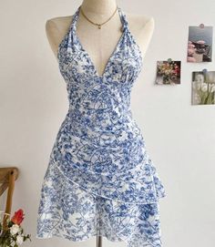 Cute vintage floral print dress Perfect for the summer 🌺 Cheap Blue Party Sundress, Luxury Blue Floral Summer Dress, Cheap Blue Dress For 4th Of July, Cheap Blue Mini Dress For Picnic, Blue And White Party Dresses, Vintage Floral Print Dress, Floral Sun Dress, Halter Top Dresses, Mini Robes