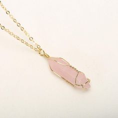 Rose Quartz Aesthetic Necklace, Crystal Necklace Rose Quartz, Rose Quartz Locket, Rose Quartz Jewelry Necklaces, Rose Quartz Accessories, Pink Quartz Jewelry, Pink Crystal Necklace, Rose Quartz Necklace Pendants, Rose Quartz Jewelry