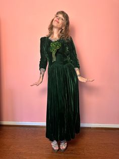 Velvet dress.  Roomy, flowy vintage dress.  Handmade beauty.  Great condition.  Vibrant green velvet. Green Velvet Dress For Wedding, Vintage Fitted Velvet Dress, Fitted Vintage Velvet Dress, Vintage Long Sleeve Green Dress, Velvet Vintage Dress For Vintage Events, Green Vintage Formal Dress, Vintage Velvet Wedding Dress, Vintage Green Formal Dress, Flowy Vintage Dress