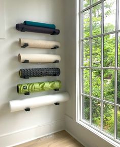 yoga mats on the wall Fitness Storage, Workout Room Decor, Home Yoga Room, Home Gym Storage, Gym Organizer, Yoga Mat Storage, Wellness Room, Workout Room Home, Mini Gym