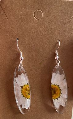 Dried floral with resin. White Dangle Resin Flower Earrings, Handmade Resin Dangle Flower Earrings, Dangle Resin Flower Earrings, White Resin Flower-shaped Jewelry, Resin Jewlery, Elegant Resin Flower-shaped Earrings, White Daisy, Dried Floral, Etsy Earrings Dangle