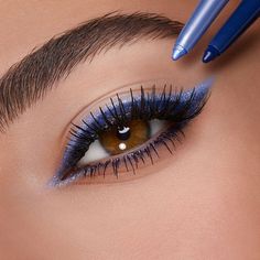 Blue Eyeliner Makeup, Blue Eyeliner, Eye Makeup Designs, Makeup Eye Looks, Eye Makeup Art