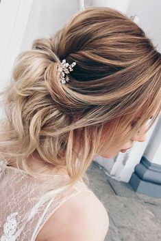 updos updo weddingforward messy elegant elstile bangs kurze length swept haare hochsteckfrisuren hội mẫu dianova belletag Short Hairstyles Updos, Updos For Wedding, Short Textured Hair, Short Hairstyles For Thick Hair, Bob Hairstyles For Fine Hair