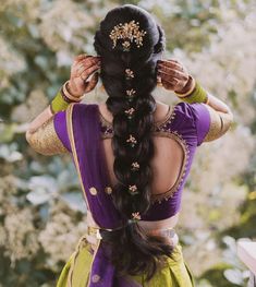 Messy Braided Hairstyles, Reception Hairstyles, Sanggul Modern, Bridal Hairstyle Indian Wedding, Hair Style On Saree, Engagement Hairstyles, Bridal Hairdo, Traditional Hairstyle, Bridal Hair Buns