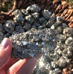 Pyrite can add shine to your day #Gemstones #Minerals Energy Stones Crystal Healing, Minerals Crystals Stones, Pyrite Stone, Crystal Clusters, Magic Stones, Pyrite Crystal, Cool Rocks