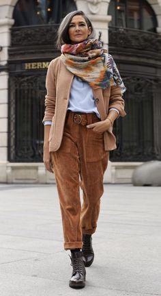 Minimal Classic, 60 Fashion, Brown Pants, Clothes Women, Fashion Mistakes, Weekend Wear, Cheat Sheet