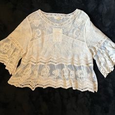 Good Condition Never Worn Feminine Off White Top For Brunch, Feminine Off White Tops For Brunch, White Lace Summer Top, Feminine White Lace Top For Vacation, Summer White Blouse With Lace Trim, Feminine Off-white Tops For Brunch, Bohemian Off White Short Sleeve Tops, White Lace Trim Blouse For Summer, White Lace Top For Spring