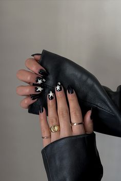 black gel nails with off white star accents on the ring nail and middle finger nail of each hand. The middle finger nails both have two stars, and the ring finger has one star. Star Gel Nails, Black Star Nails, Spring Nails Black, Bold Lips, Nails Black, Star Nails, Aesthetic Beauty, Black Star