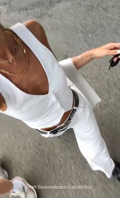 Beach Outfit Spring, Milan Vacation, Spring Outfit Aesthetic, Outfit Estate, Total White, Europe Outfits, Stockholm Style, Inspo Outfit