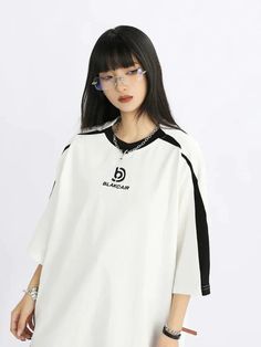 SPECIFICATIONSBrand Name: DodobyeStyle: sportyAge: JUNIOROrigin: Mainland US(Origin)CN: ZhejiangSeason: Spring/SummerClothing Length: regularDecoration: noneElasticity: Slight StrechSleeve Style: regularFabric Type: BroadclothMaterial: COTTONMaterial: POLYESTERPattern Type: LetterSleeve Length(cm): shortï¼?-16inchï¼?/span>Fit: Fits true to size, take your normal sizePattern Them: Classic StyleTops Type: TEESItem Type: topsPlace Of Origin: US(Origin) (mainland)Gender: WOMENCollar: O-NeckModel Num Casual White Spliced T-shirt, Casual Splicing T-shirt For Streetwear, College Crew Neck T-shirt With Contrast Color, Casual Oversized Top With Contrast Color, Cotton Splicing T-shirt For Streetwear, White Spliced Tops For Streetwear, Athleisure Crew Neck Top With Contrast Color, White Splicing Tops For Streetwear, White Crew Neck T-shirt With Contrast Color