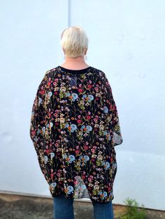 This floral lightweight kimono has a modern casual chic style to it that is perfect for layering outfits with a finishing touch. It would be so cute with your favorite pair of jeans or shorts. ABOUT THIS ITEM: Made in USA. Fabric is 100% Polyester. Hand wash in cold water. Hang or line dry. Please see size chart for sizing. Model is 5'9, and wearing a 1X. Casual Black V-neck Kimono, Chic Spring Loungewear Kimono, Spring Loungewear Tops With Kimono Sleeves, Casual Relaxed Fit Kimono, Spring Tunic Kimono For Loungewear, Spring Tops With Kimono Sleeves And Relaxed Fit, Spring Tops With Relaxed Fit And Kimono Sleeves, Spring Loungewear Tunic Kimono, Relaxed Fit Tops With Kimono Sleeves For Spring