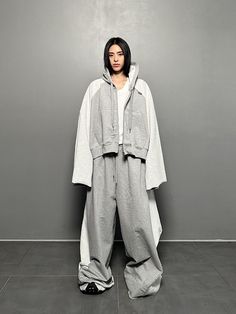 Composition : 100% cottonColor : GRAYCountry of Origin : Republic of Korea Cozy Streetwear, The List, Casual Pants, New Look, The End, Sweatpants, Dry Clean, Street Wear, Band