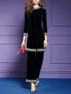 Velvet Frock, Velvet Suit Design, Velvet Dress Designs, Mode Abaya, Dress Design Patterns, Kurti Designs Party Wear, Suit Design, Boutique Dress Designs, فستان سهرة